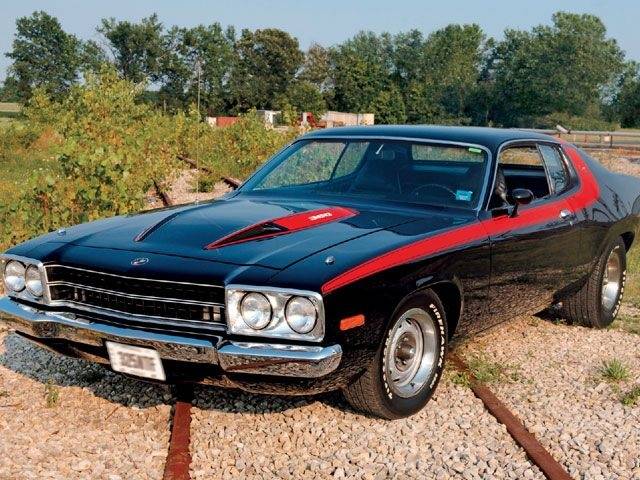 0706_mopp_01_z+1974_plymouth_road_runner+front_view.jpg