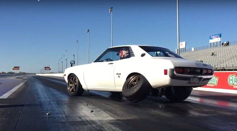 1000-hp-toyota-celica-loses-a-wheel-while-drag-racing-106924_1.jpg