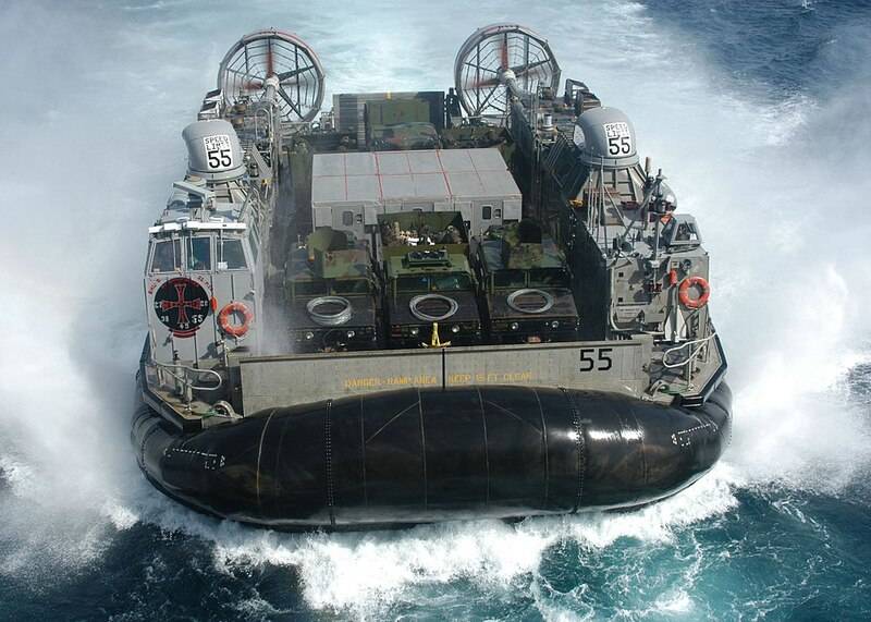 1000px-LCAC-55_maneuvers_to_enter_the_well_deck.jpg