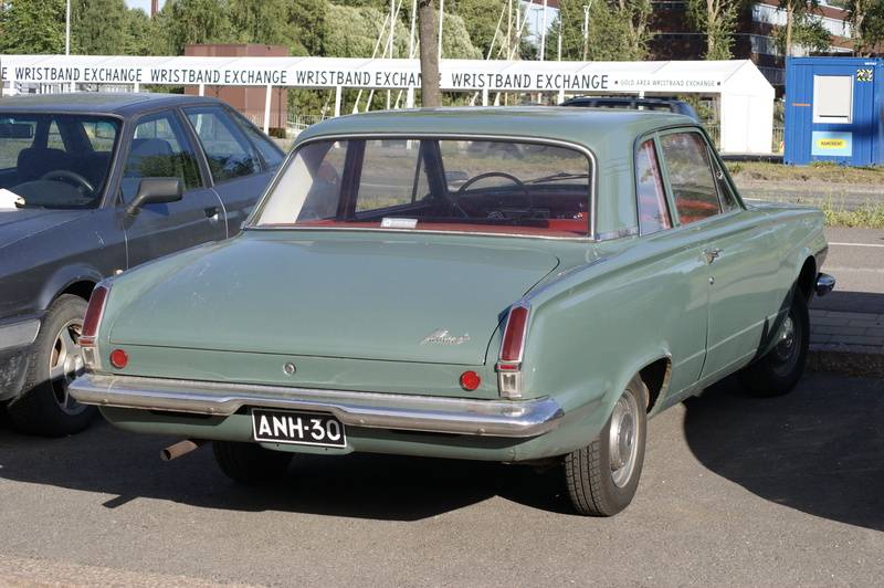 1964_Plymouth_Valiant_V100_%28Helsinki%2C_Finland%29.jpg