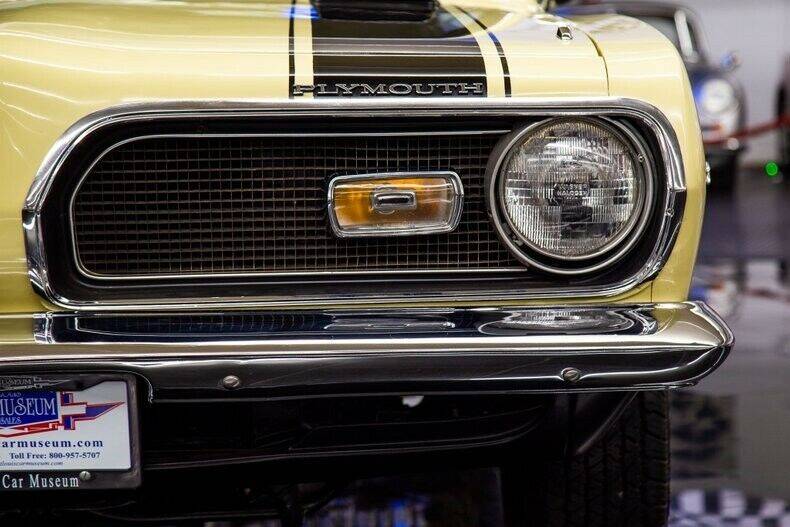 1969 Cuda 440 Yellow 03.jpg
