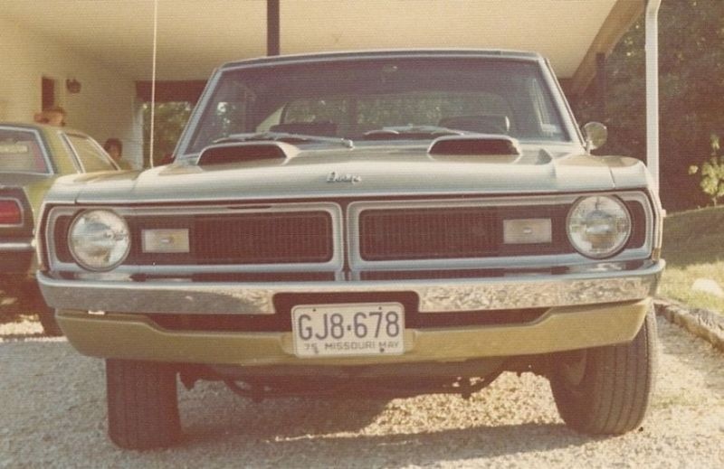 1970 340 Dodge Dart front.jpg