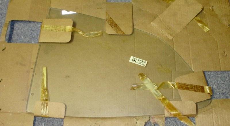 1970-72 Plymouth Duster Left Quarter Window Picture 2 PN 2965593.jpeg