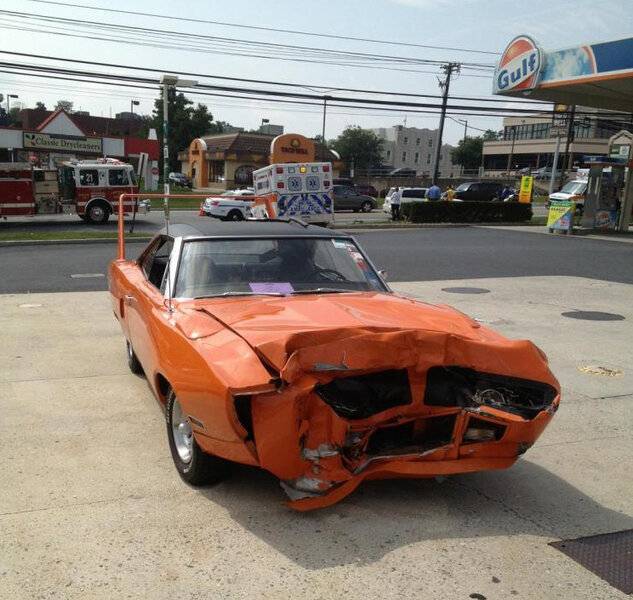 1970-Plymouth-Superbird-wrecked.jpg