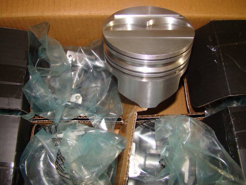 440 engine KB Pistons 015.JPG