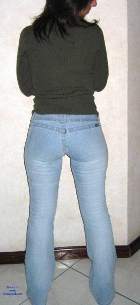 5312632-milf-with-amazing-***-in-tight-jeans.jpg