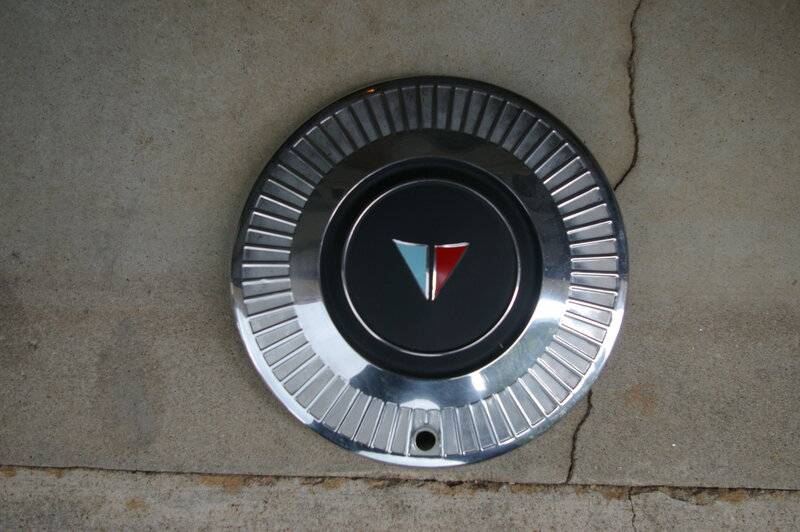63 Valiant Signet hubcap.JPG