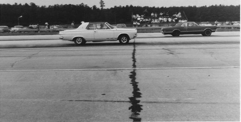 65 Dart in Suffolk, VA 1966.jpg