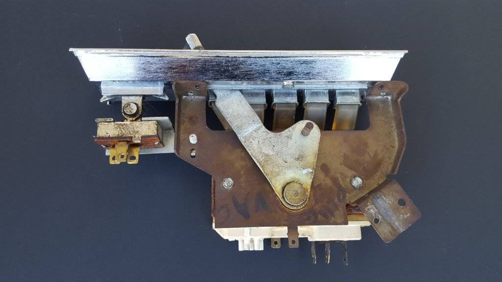 66 Barra AC bezel n buttons 4.jpg