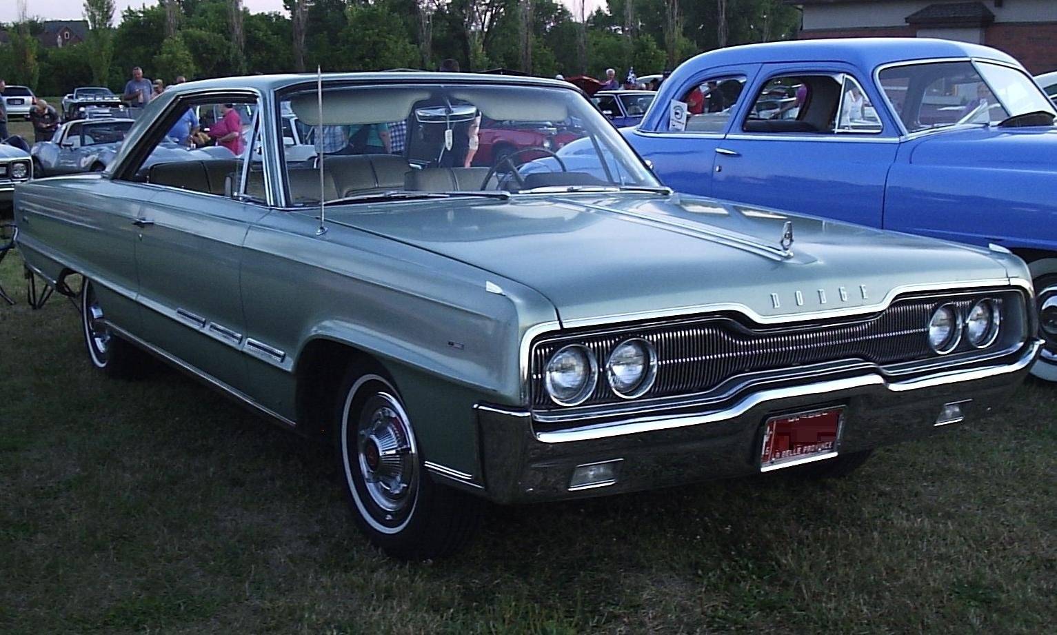 '66_Dodge_Polara_Coupe_(Auto_classique_VAQ_Mont_St-Hilaire_'11).jpg