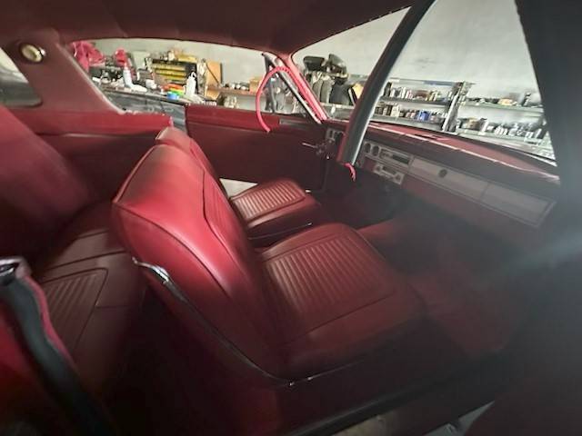66Cuda interior.jpeg