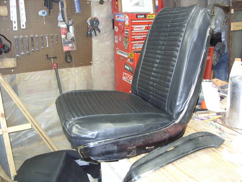 67 CUDA SEAT 001.JPG