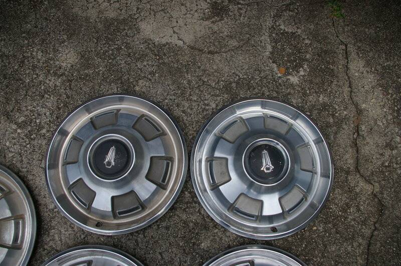 68 baracuda hubcaps x 5-3.JPG