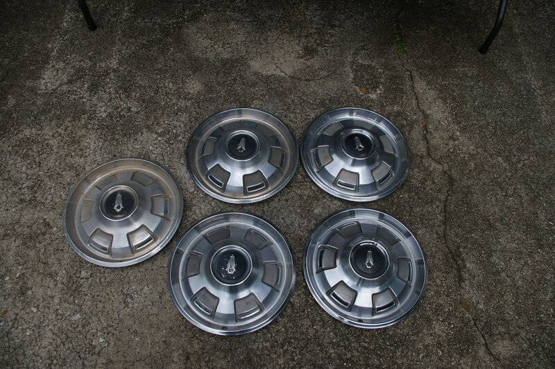 68 baracude hubcaps x 5.JPG