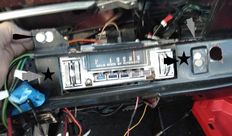 69 Cuda radio in dash 1.jpg