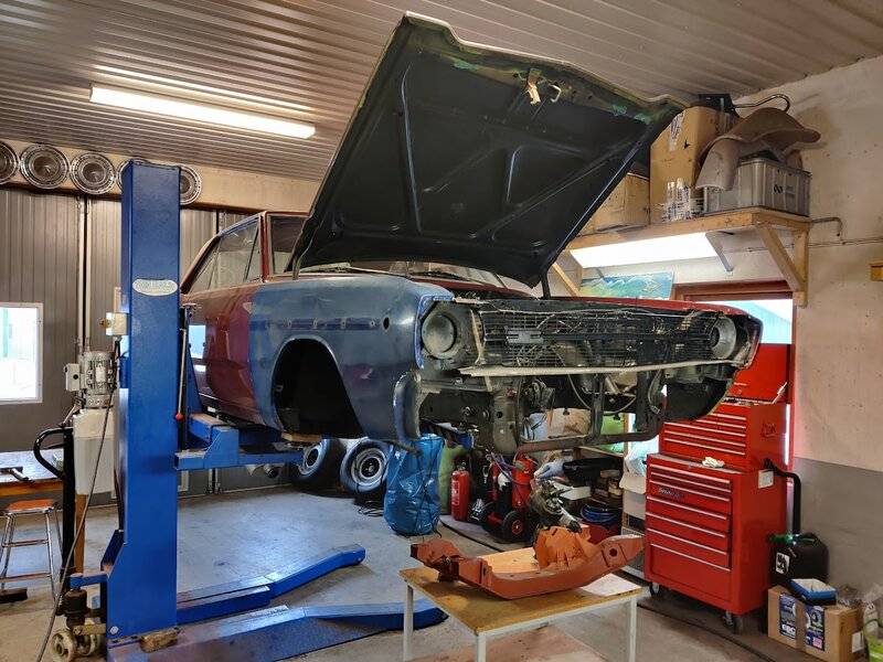 69 Dart on lift.jpg