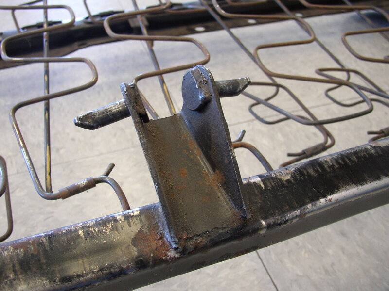 71 Front Seat Base 002.JPG