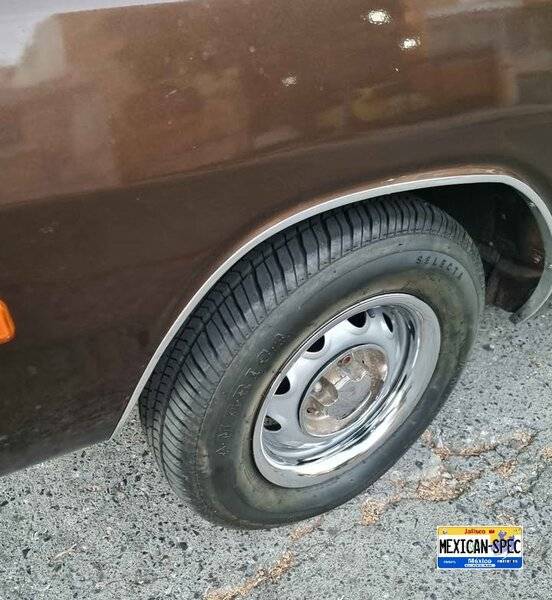 74dartcoupeV8-guad-brown0-08-tire.jpg
