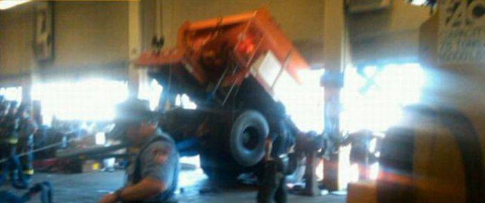 a_tricky_truck_accident_03.jpg