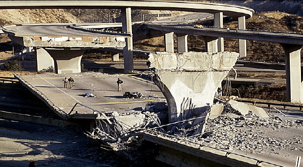 Bridge-collapse-during-the-Northridge-Earthquake-in-California.png