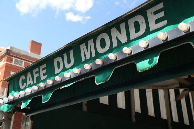 Cafe-du-Monde-New-Orleans-5.jpg