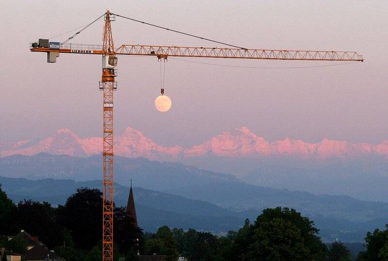 Crane & The Moon 2.jpg