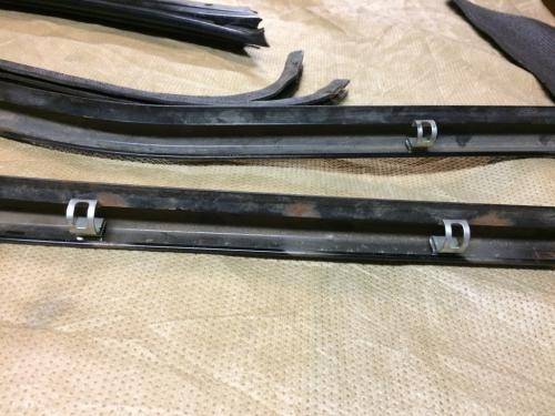 DART HEADLINER SIDE TRIM PIECE CLIPS I.jpg