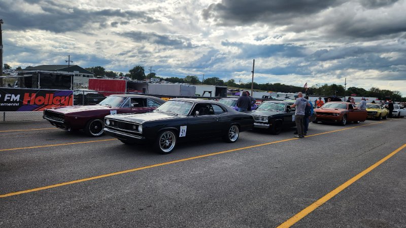 Drag race stagging lanes.jpg