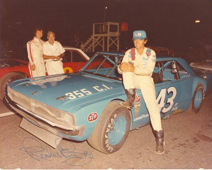 efec1ca2888a5c66767e84185b7c7d0b--king-richard-richard-petty.jpg