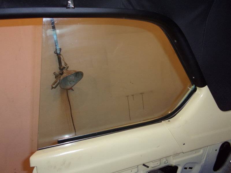 Gas Tank and Rear Side Glass 005.JPG