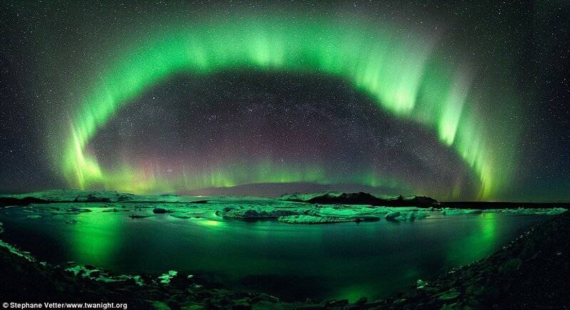 Green-sky-Northern-Lights.jpg