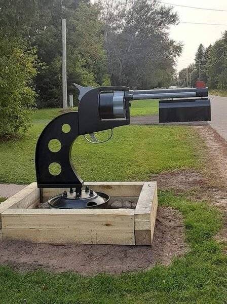 gun mailbox.jpg