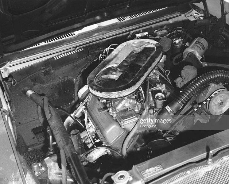 hevrolet-302-cubic-inch-engine-with-crossram-intake-manifold-and-picture-id107459934?s=2048x2048.jpg