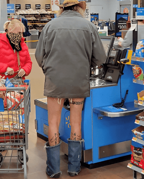 it-been-a-while-since-we-checked-in-on-the-fine-people-of-walmart-50-pics.png