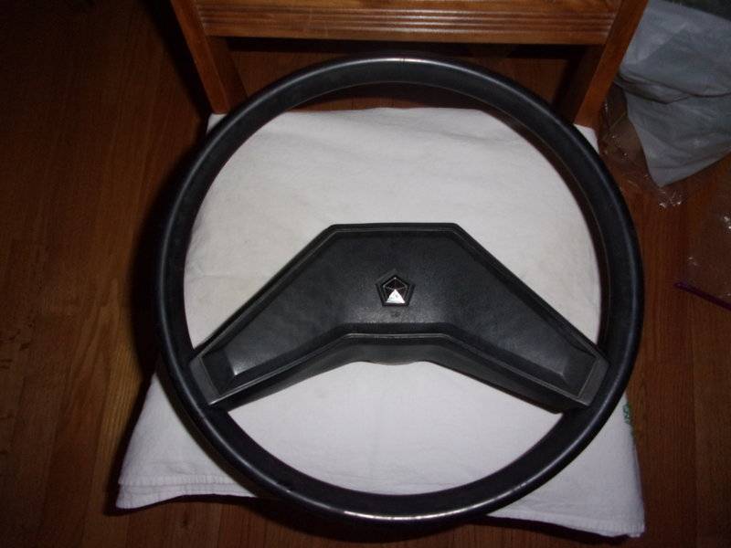 LeBaron Steering Wheel 15 inch Diameter 001.JPG