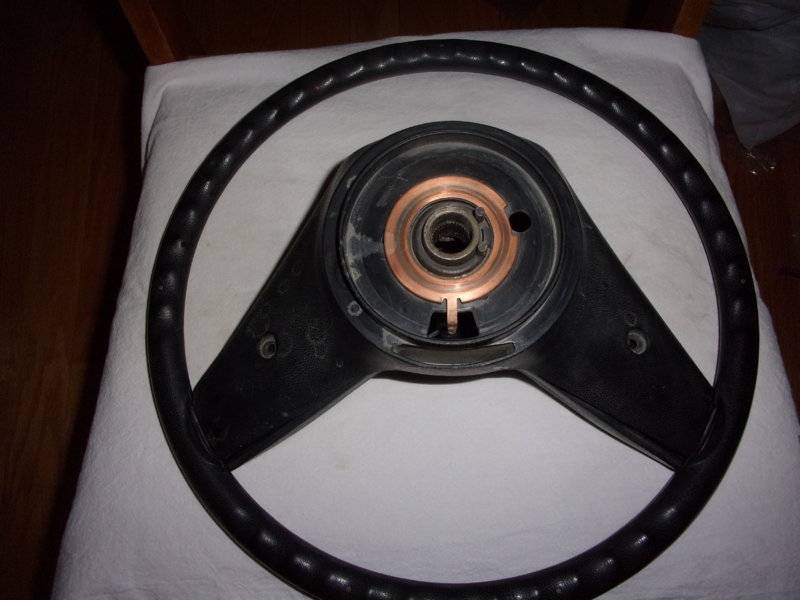LeBaron Steering Wheel 15 inch Diameter 002.JPG