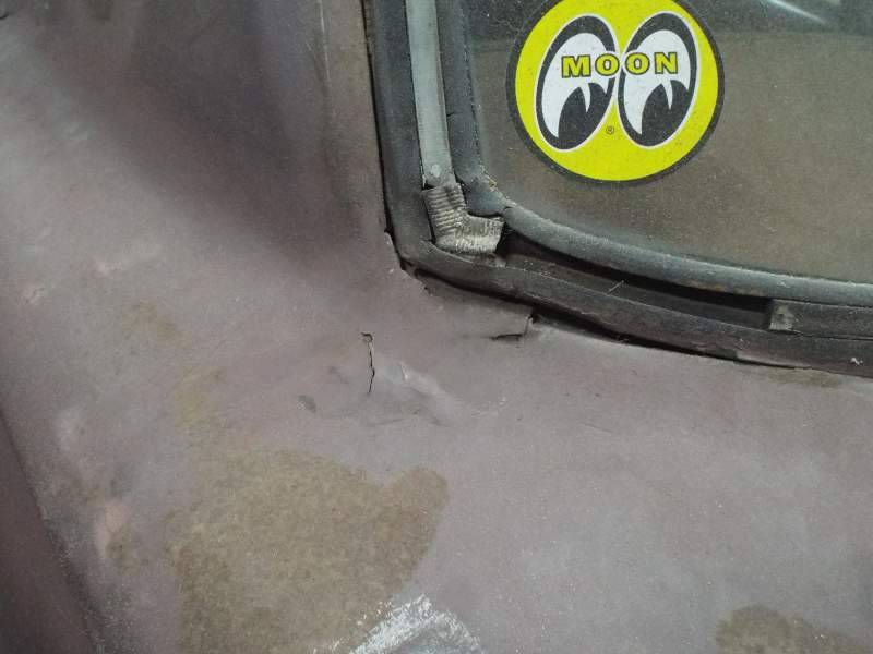 LEFT BOTTOM WINDOW CORNER.jpg