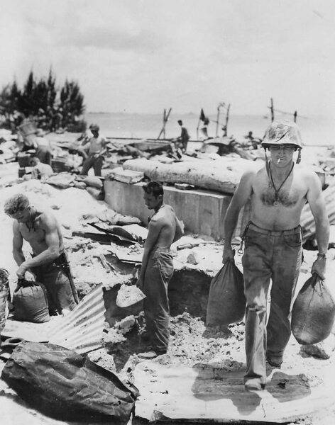 Marine_sandbags_his_foxhole_Saipan_1944.jpg