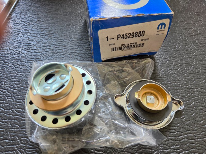 Mopar Perf Valve Cover Breather-Oil Cap Style-2.jpg