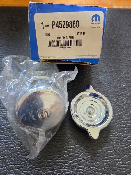 Mopar Perf Valve Cover Breather-Oil Cap Style.jpg