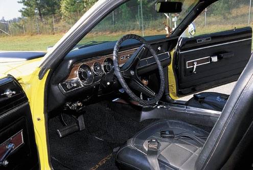 p78497_large+1971_Plymouth_Duster+Interior_View_Steering_Wheel.jpg