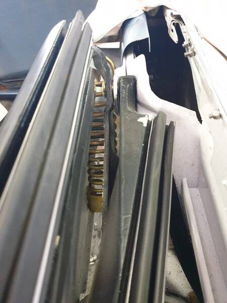Right Roof Down spring loaded.jpeg