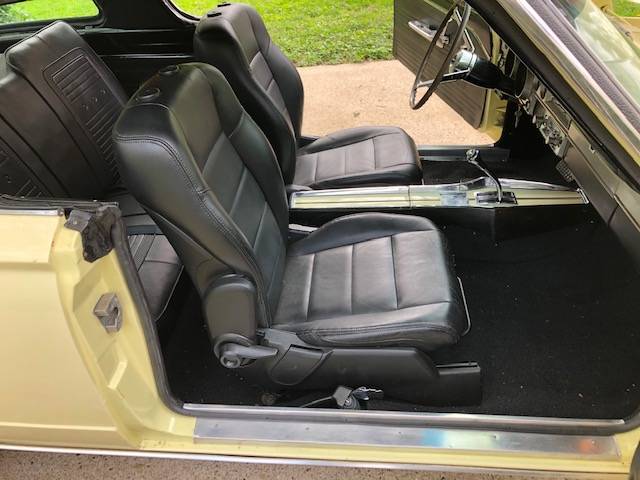 Seats & console.jpg