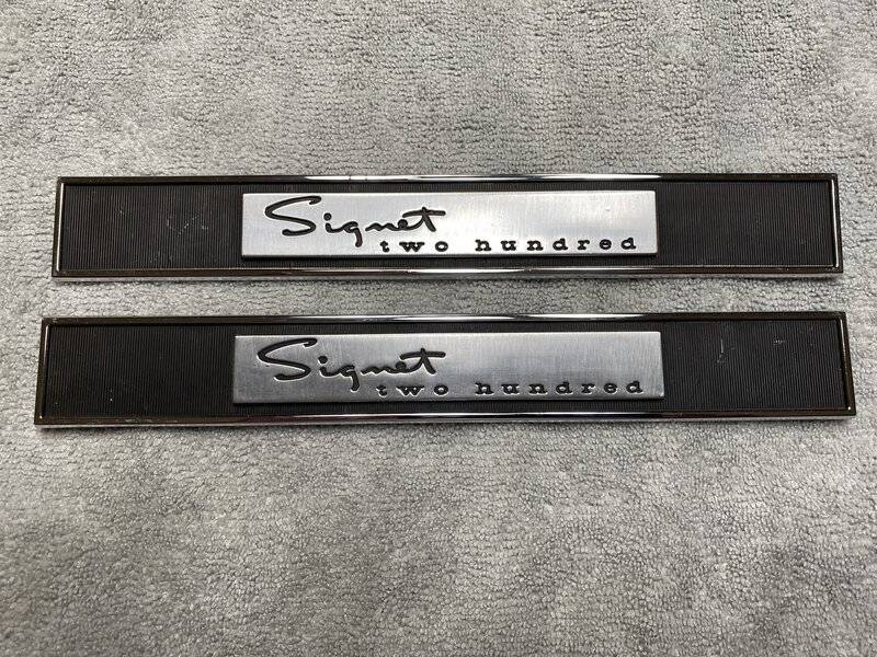 Signet Two Hundred1.jpg