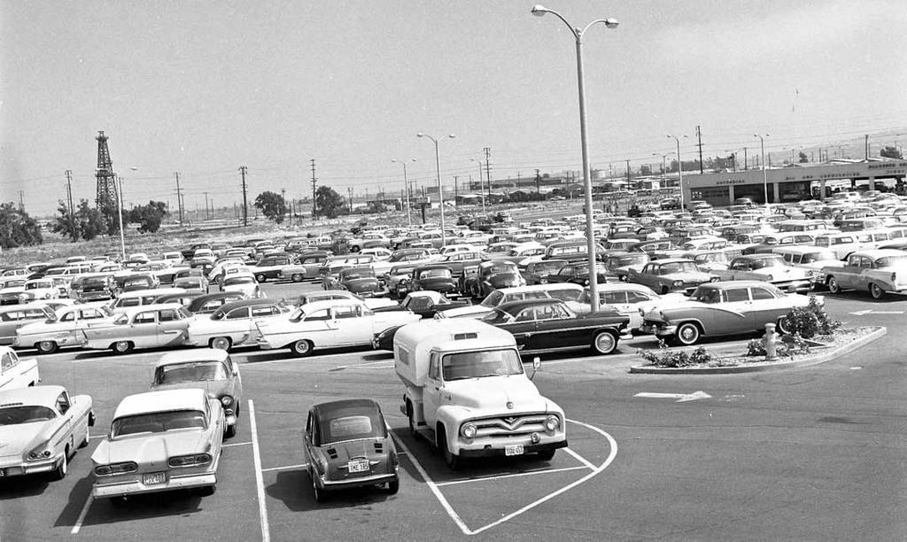 Southern-California-Parking-Lot-Cars-and-Trucks-1950s.jpg