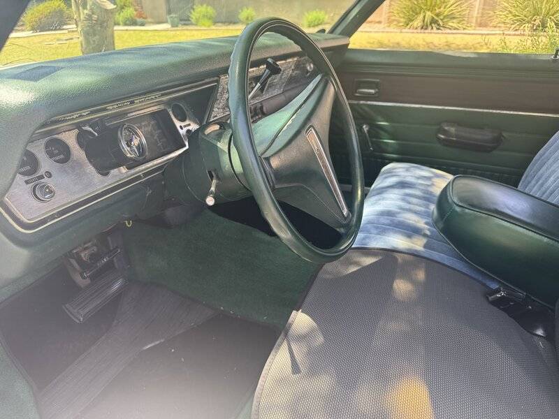 steering wheel and gauges.jpg