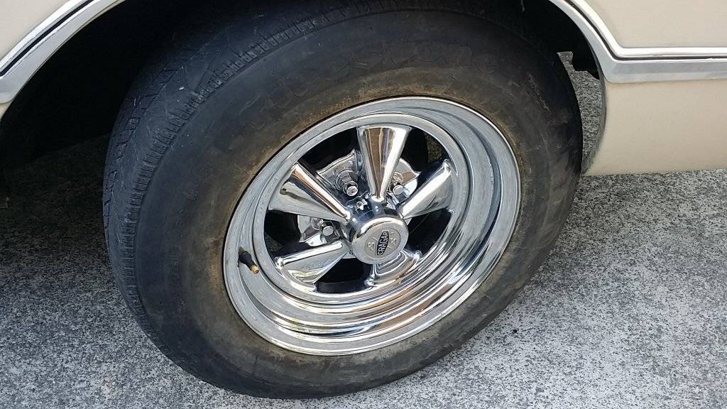 TIRE AFTER BACKING UP RUBBING FENDER.jpg