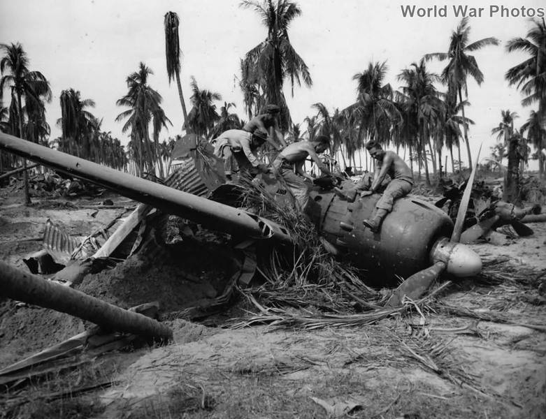Troops_inspect_wreckage_of_Japanese_plane_on_Luzon.jpg