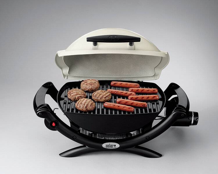 Weber-Q-1000-Gas-Grill-With-Food-.jpg