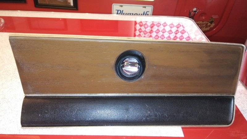 WOODGRAIN GLOVEBOX 1.jpg